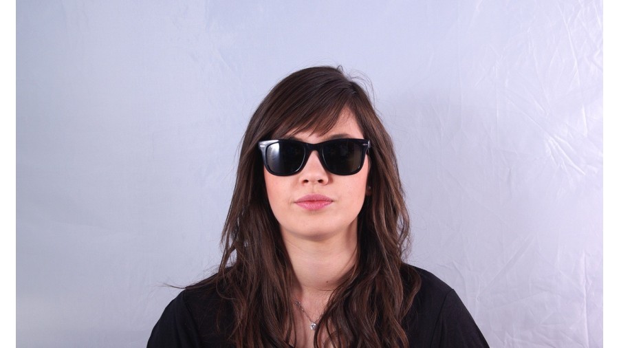 Sunglasses Ray-Ban Original Wayfarer Black RB4105 601 50-22 Medium