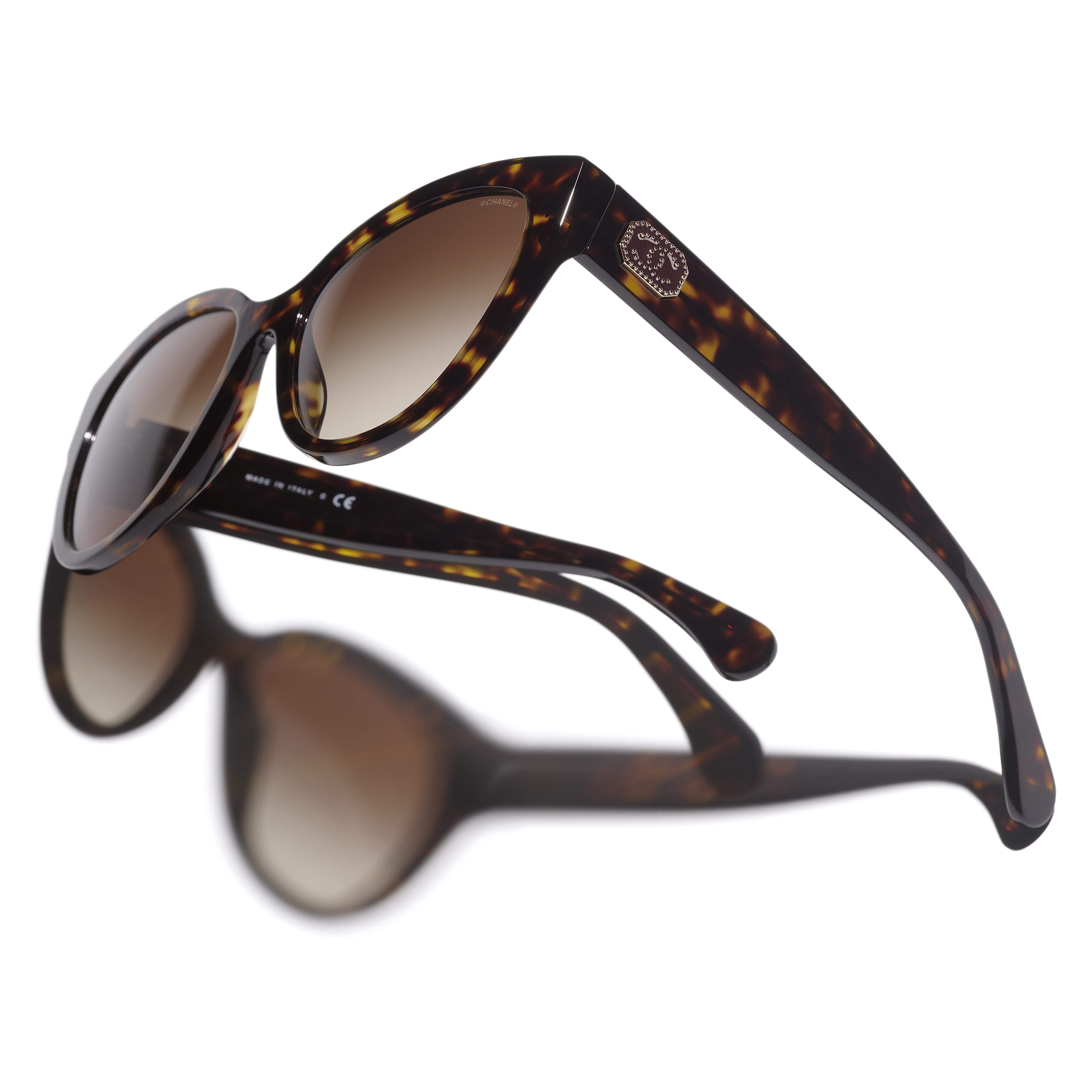 Sunglasses CHANEL CH5477 C714S5 56-18 Dark Tortoise Gradient in stock, Price 241,67 €