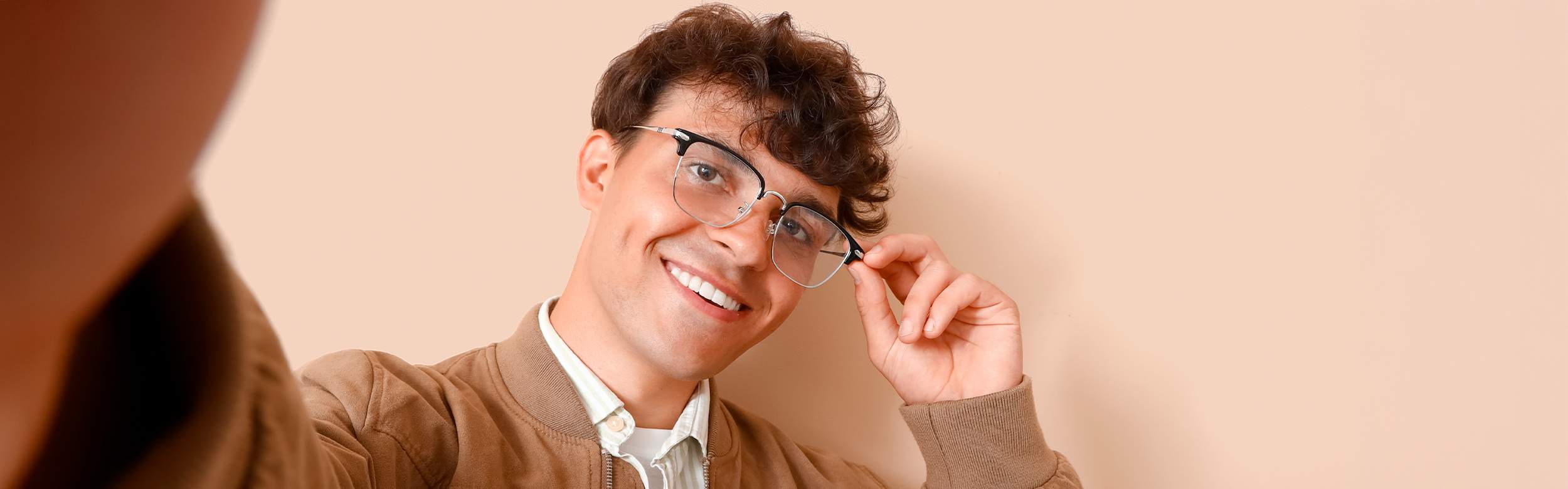Lunettes minimalistes pour homme : style sobre, confort assuré