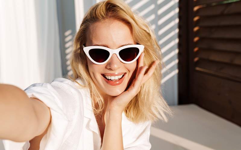 Lunettes de soleil œil-de-chat femme : les tendances à ne pas manquer